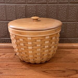 Longaberger Foliage Honey Brown Woven Basket with Plastic Protector and Lid